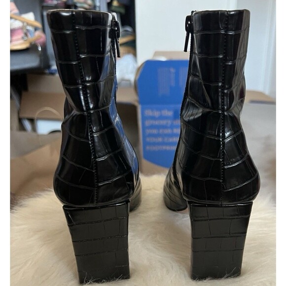 BCBGeneration Black Croc Embossed Ankle Booties Zip Size 7.5 - Picture 7 of 10